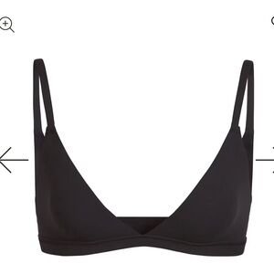Skims Triangle Bra in Oynx